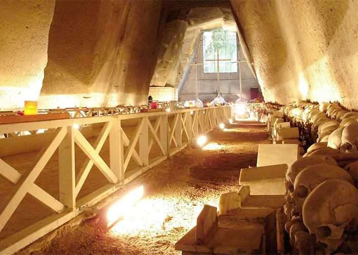 cimitero delle fontanelle tour guide come to napoli